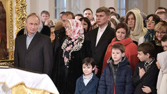 Путин встретил Рождество в храме Санкт-Петербурга